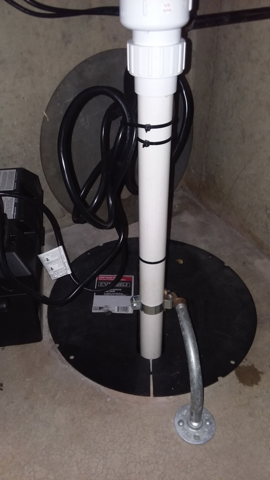 Battery sump pump